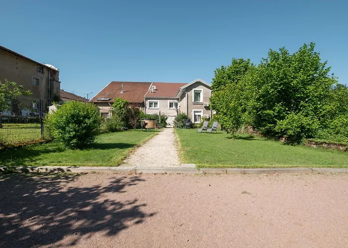 Grand Appartement 4 Etoiles A 150 M Des Thermes De Bains-Les-Bains Apartament